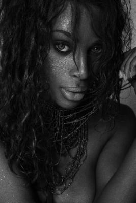 TiaMeshayBanks